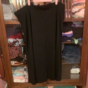 Avenue size 4X black skirt.